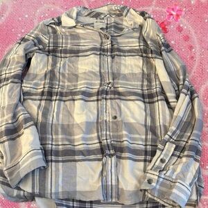 American Eagle Outfitters Gray & White Plaid Long Sleeve Button-Up